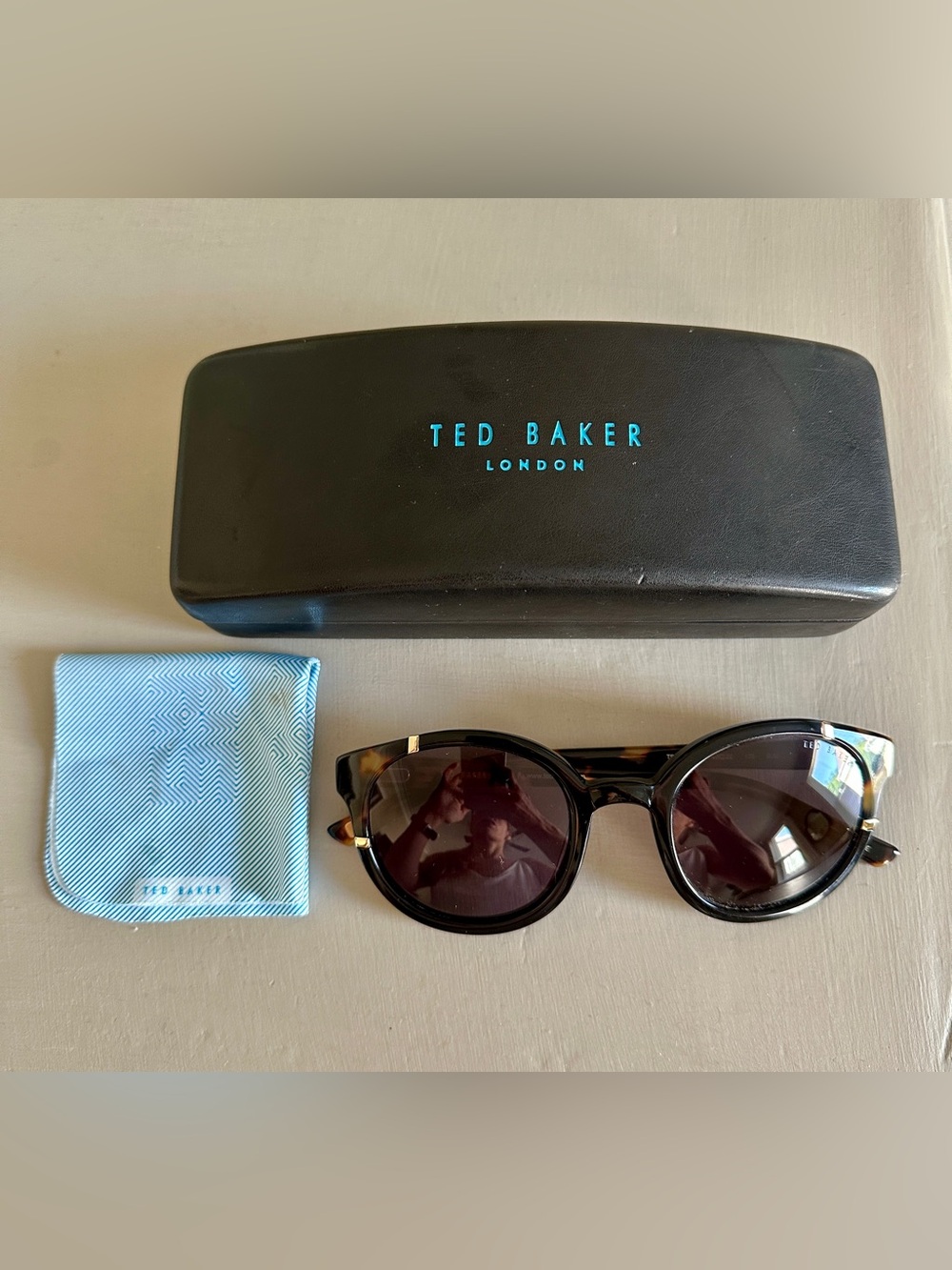 Ted Baker TB140 Women's Cat Eye Sunglasses 49-22-135 Tortoise - Comes w case